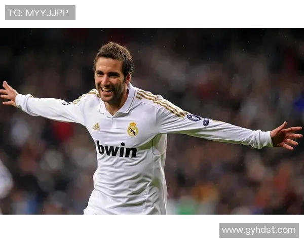 劳姓足球球星的崛起与影响力分析 从历史到现代的足球人物揭秘